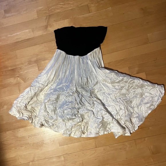 Designer strapless dress black and white - Picture 2 of 5